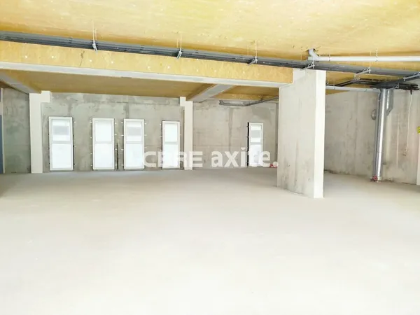Local commercial 164 m²