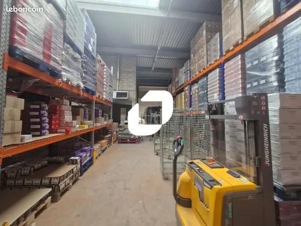 Local industriel 260 m²