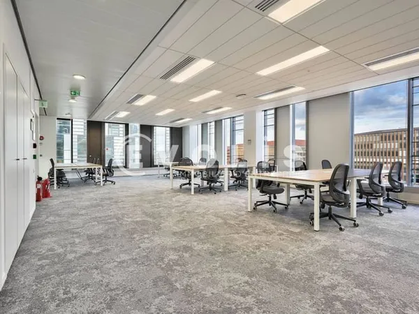 Bureaux 695 m²
