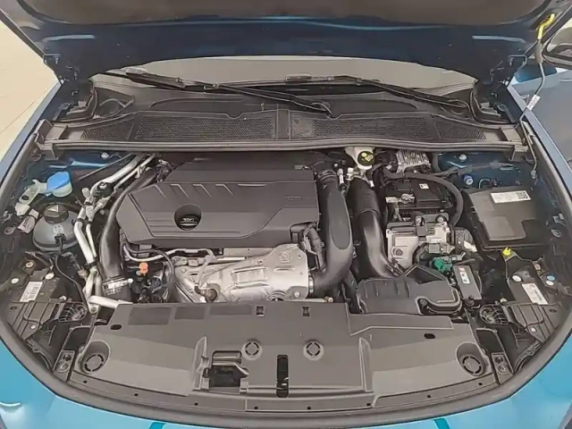 Peugeot 408 phev 225 e-eat8 — photo 26