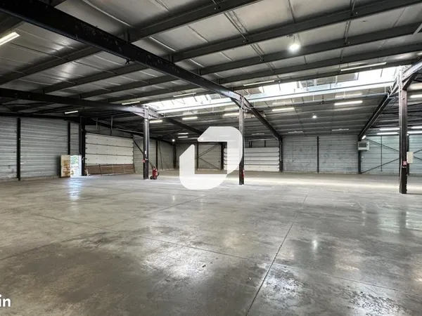 Local d'activité 2 000 m²