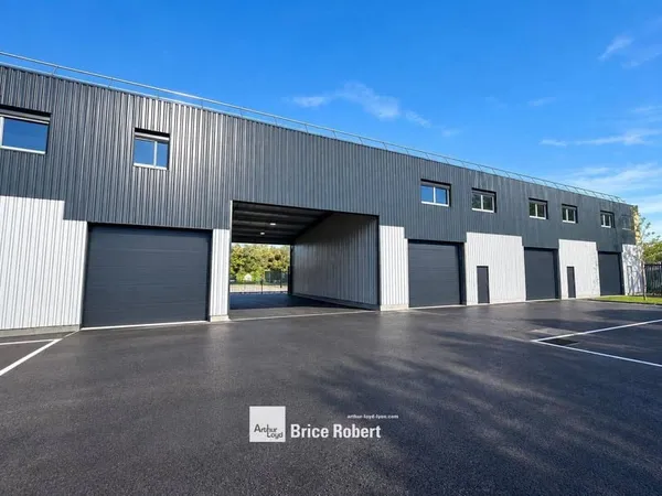 Local d'activité 210 m²