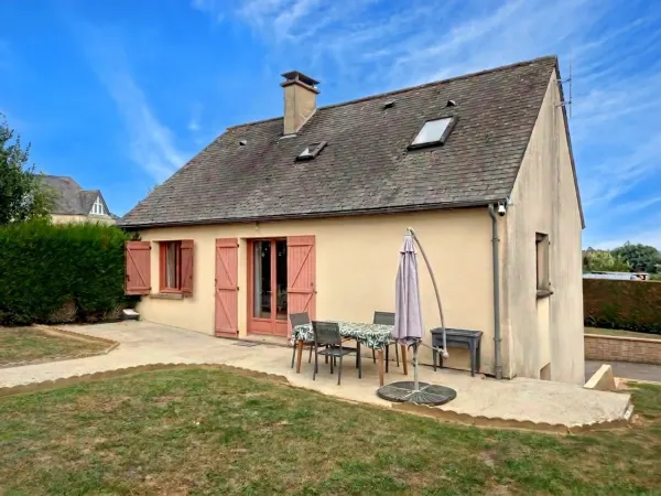 ERNÉE - MAISON FAMILIALE DE 100 M² AVEC SOUS-SOL COMPLET, JARDIN ET COMMERCES À PIED