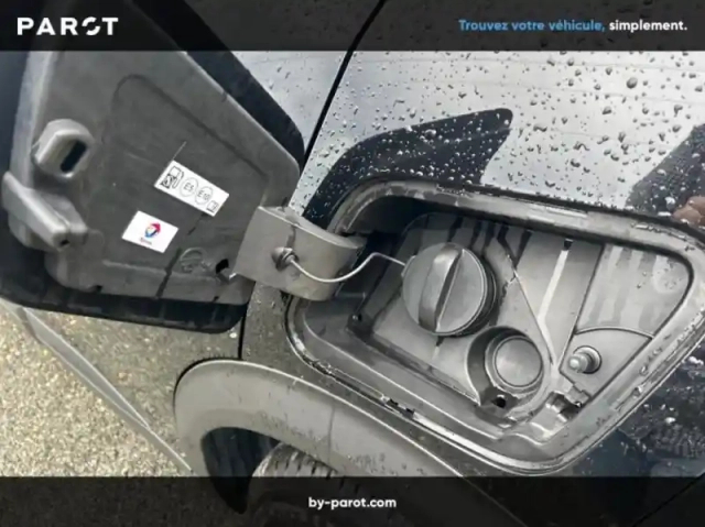 Peugeot 2008 1.2 puretech 130ch s&amp;s allure eat8 7cv — photo 24
