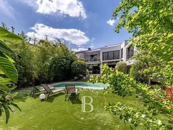 Maison 8 pièces 293 m²