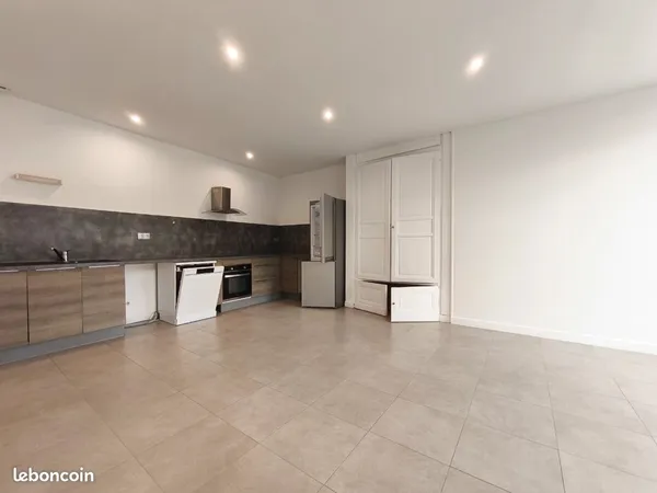 Location appartement Centre ville 1er étage sur cour