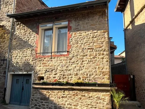 Charmante maison de village en pierre rénovée - 50 m² - ROIFFIEUX