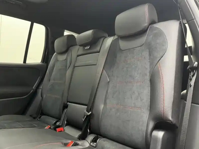 Mercedes Glb 200 d amg line — photo 13