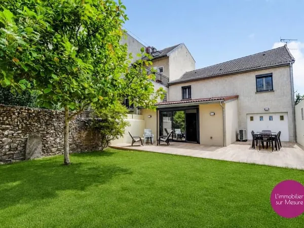 Maison avec beau jardin À Vendre