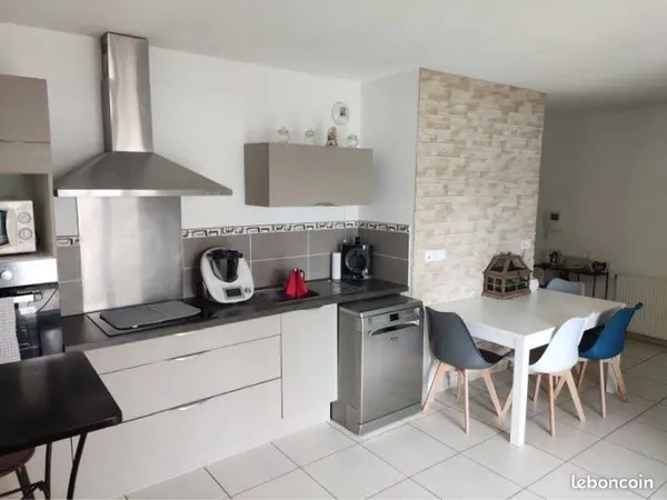 Vends appartement de 47m2 avec un garage de 16m2 et 3 places de parking numérotés