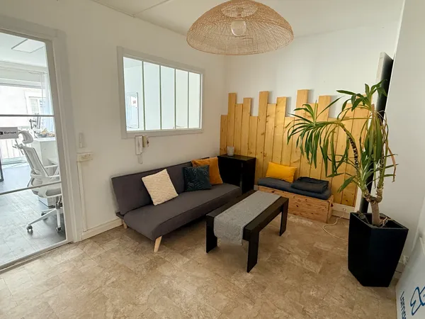 Bureaux - 8 postes à louer - 250€ HT / poste