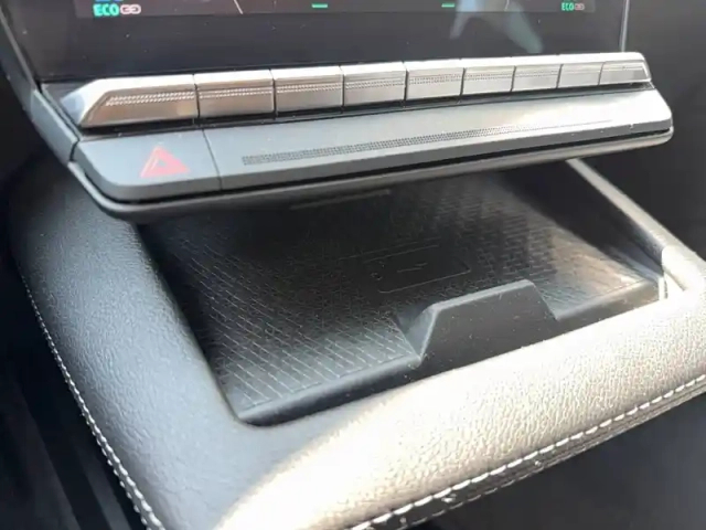 Renault Megane e-tech ev60 130ch super charge — photo 8