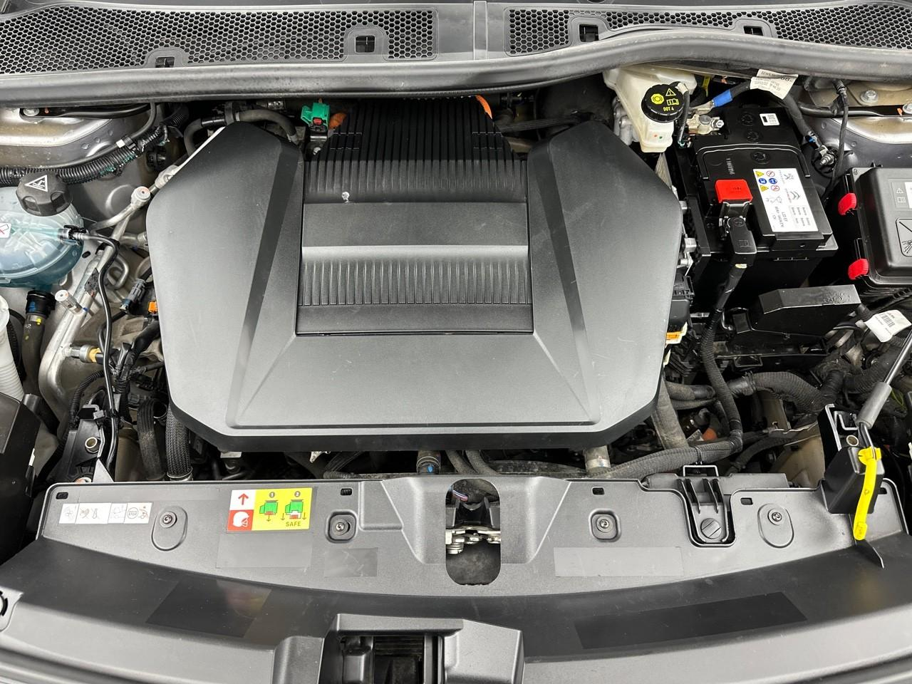 Peugeot 2008 electrique 136 ch gt pack — photo 13