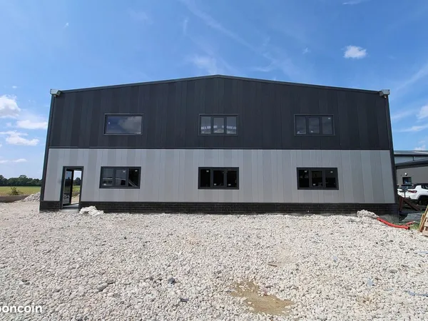 Local 133 m² Pavilly