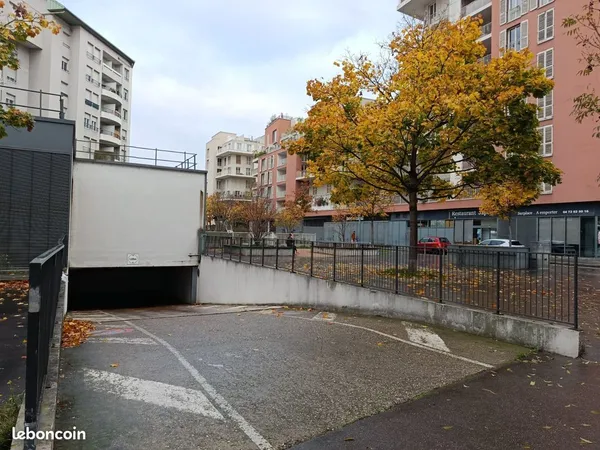 Place de parking Lyon 8