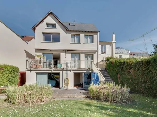Maison 7 pièces 232 m²
