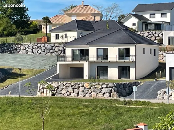 Maison T8 neuve 205 m2 à 12 km de Pau
