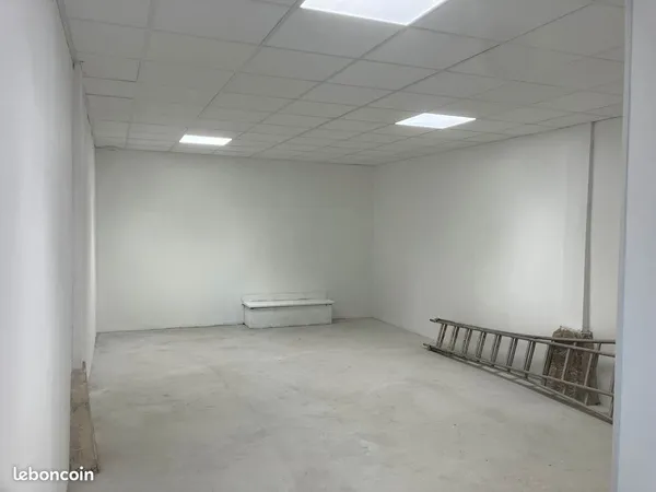 BOX / CAVE / LOCAL- 50 m2