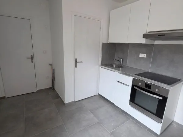 Loue agréable appartement lumineux de type F1 RDC