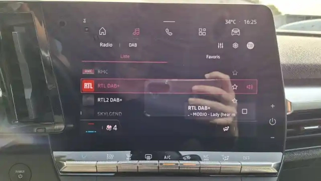 Renault Megane e-tech ev60 220 ch optimum charge — photo 24