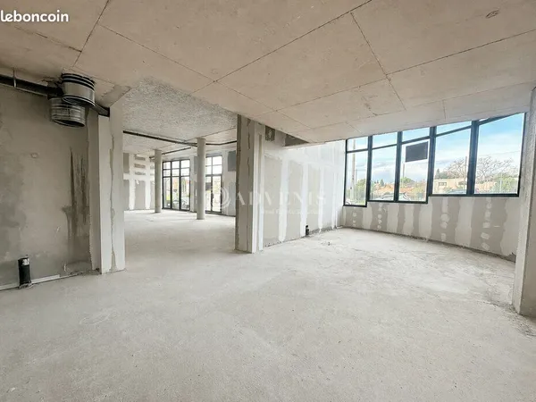 Local commercial 251 m²