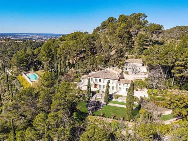 Maison 13 pièces 755 m²