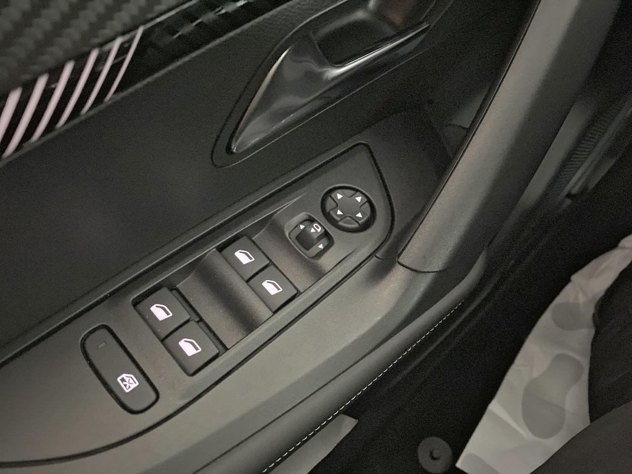 Peugeot 2008 hybrid 145 ch e-dcs6 allure — photo 20