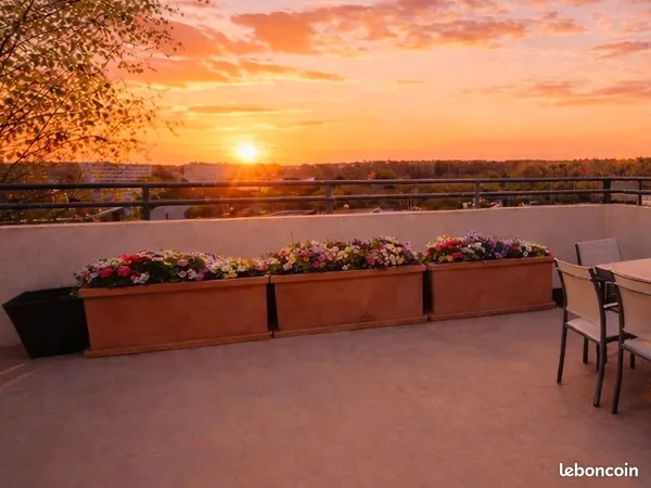 CASTELNAU-LE-LEZ - Duplex au calme absolu - Dernier étage - Terrasse exceptionnelle avec vue dégagée
