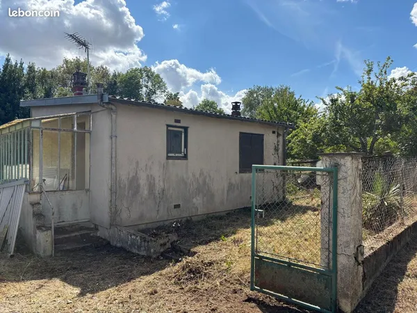 Maison de 32 m² à rénover sur un terrain de 700 m²