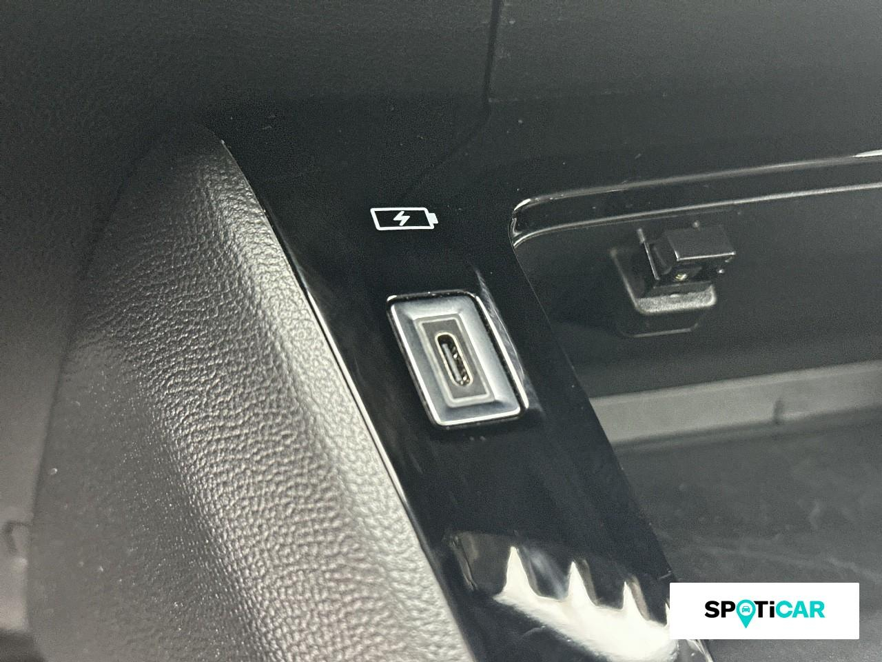 Peugeot 2008 e-2008 156ch 54 kwh allure — photo 16