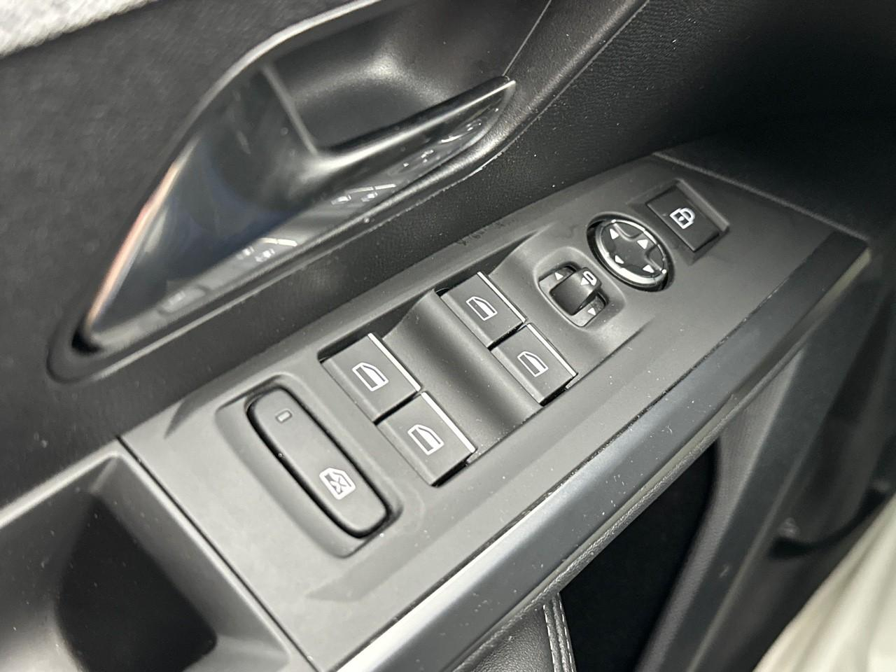 Peugeot 3008 electrique 210 ch 73 kwh gt — photo 15