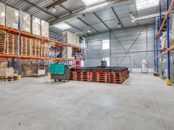 Local d'activité 862 m²