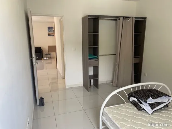 Chambre meublée à louer en colocation - Saint-Denis (La Réunion) proche CHU et Centre Ville