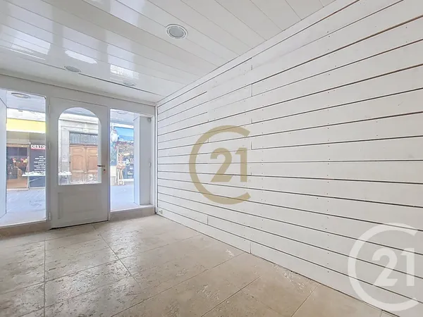 Local 1 pièce 18 m²