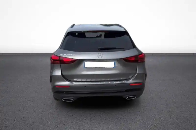 Mercedes Gla 250 e hybrid eq 8g-dct — photo 5