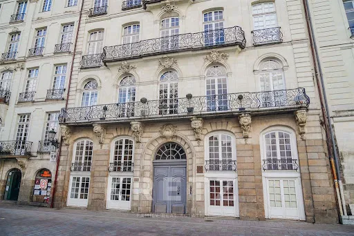 Appartement 8 pièces 198 m²