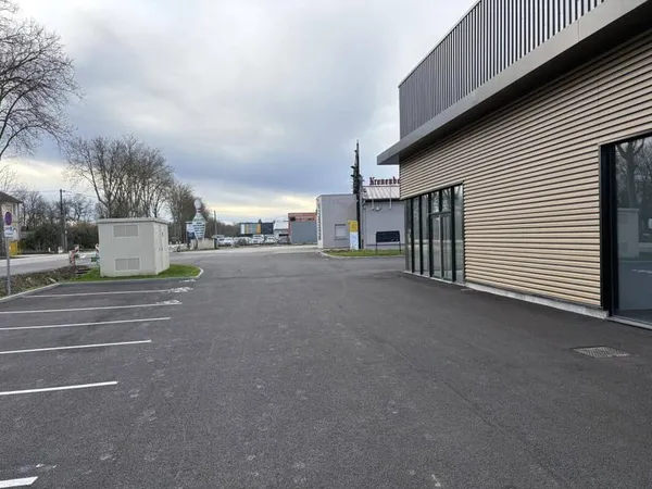 Local commercial 191 m²