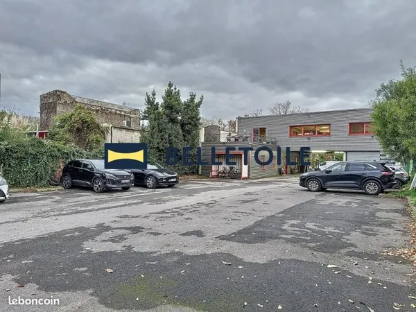 Bureaux 250 m²