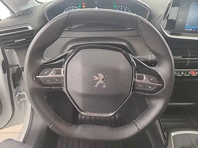 Peugeot 208 puretech 100 s&amp;s bvm6 — photo 9