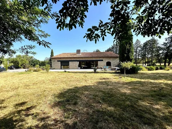 Maison de plain-pied 4 pièces 200 m²