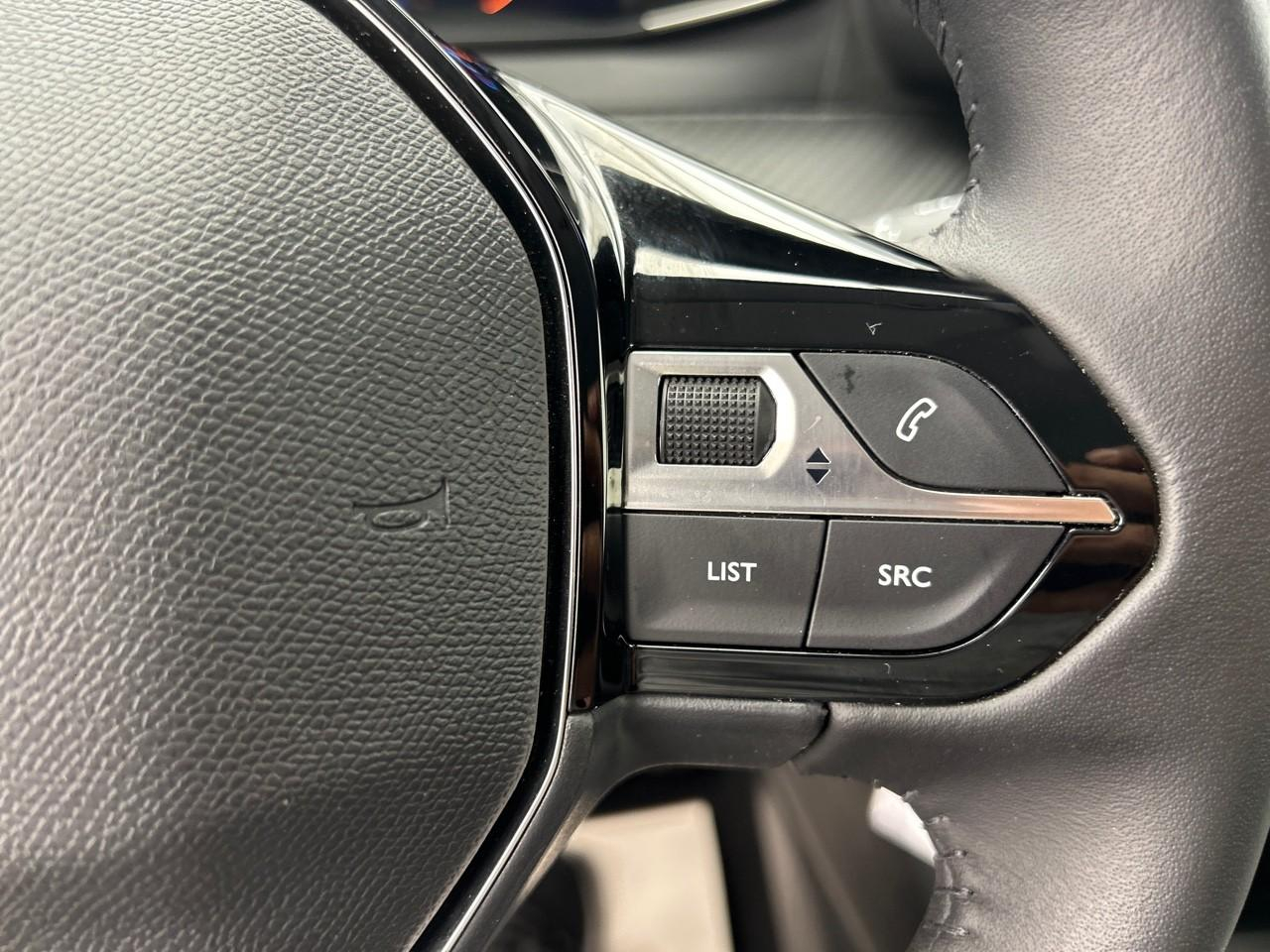 Peugeot 208 100 s&s bvm6 allure — photo 22