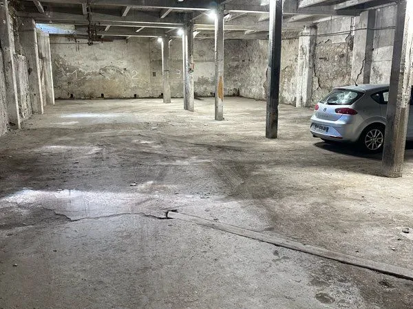 Immeuble de rapport - 4 appartements + 800 m² d'entrepôts - 249 000