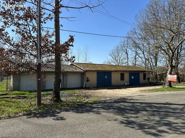 Garage/box 180 m² Cazaubon