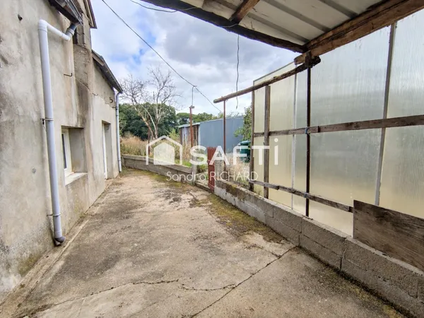 Maison à rénover dans la campagne de Rougé
