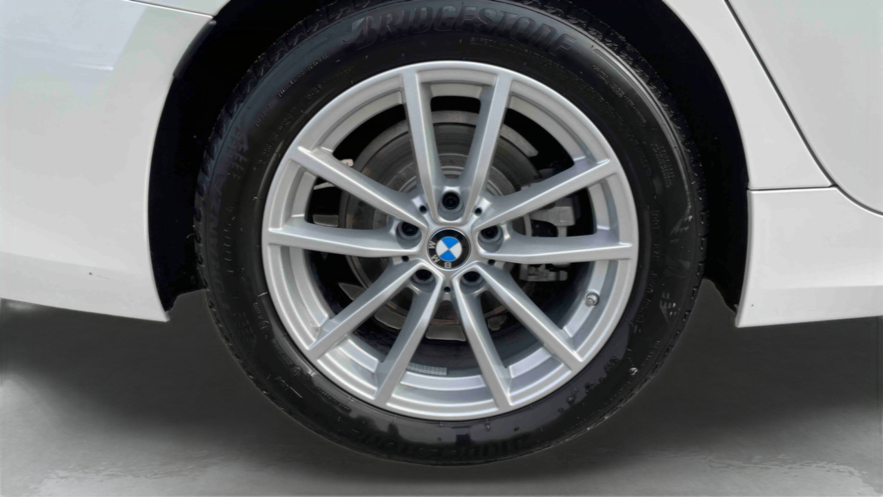 BMW Touring 318i 156 ch BVA8 — photo 16
