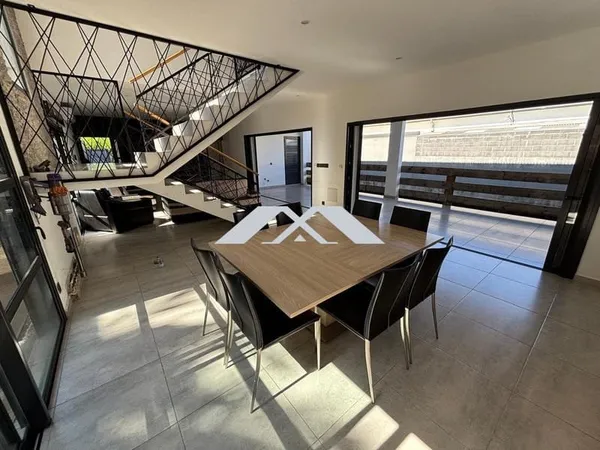 VILLA F8 CONTEMPORAINE DE STANDING BASSIN PLAT