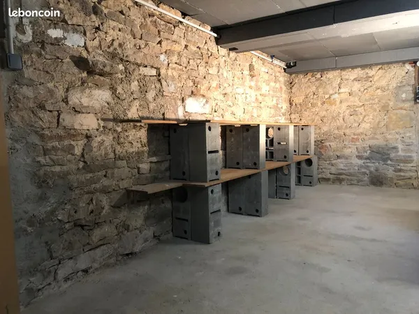 Garde-meuble / espace de stockage - 70/mois