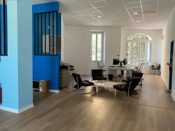 Bureau 398 m²