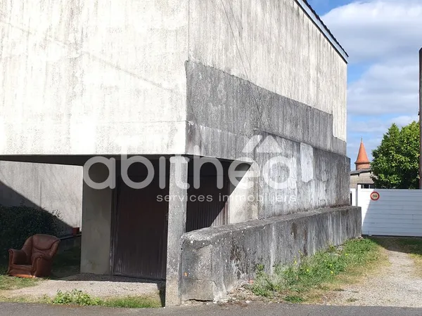 Parking/box 40 m² Roumazières-Loubert