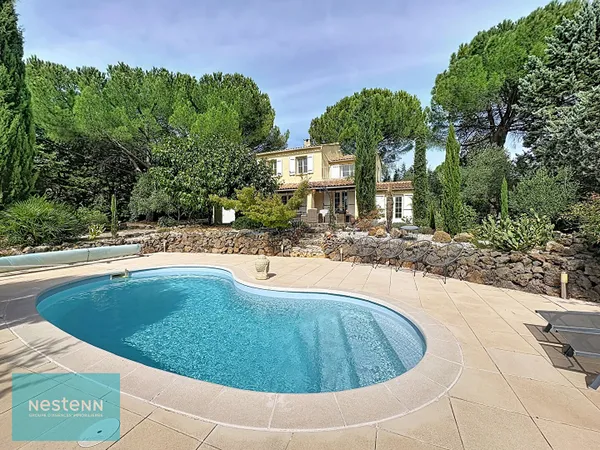 Maison de 157 m² à Saint Maximin La Sainte Baume, 4 chambres, piscine et terrasse sur 1816 m² de ter